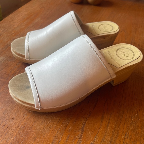 No 6 Daria clogs on mid heel - Picture 3 of 5